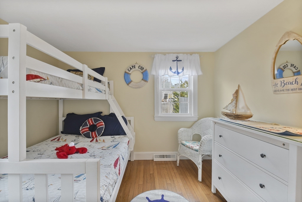 16 Indian Pond Rd