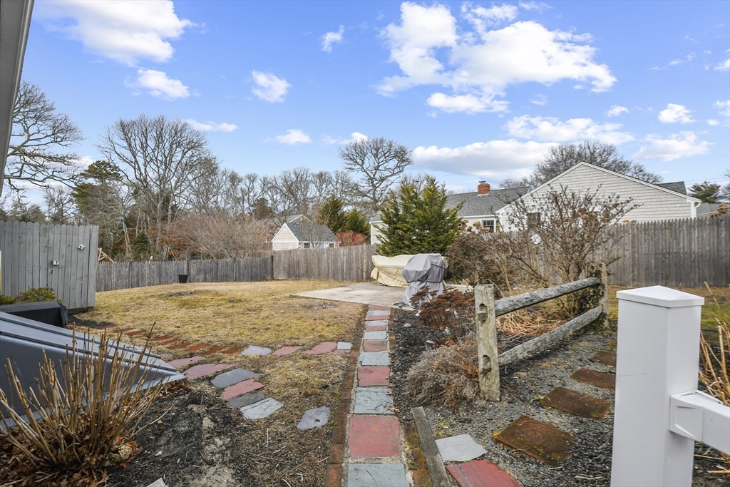 16 Indian Pond Rd