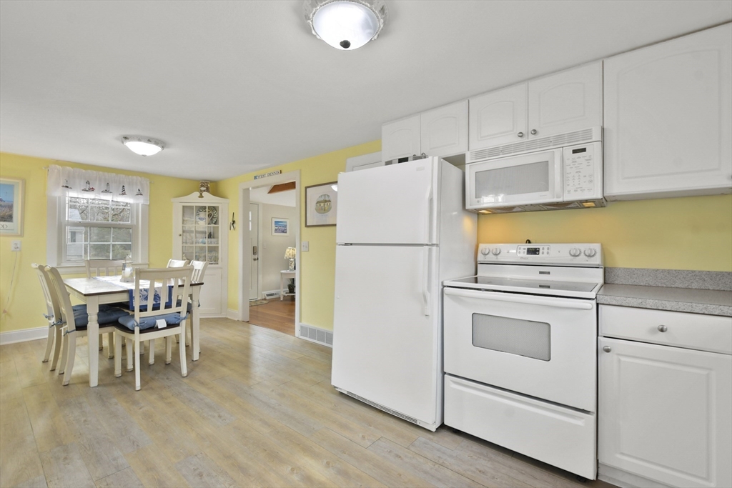 16 Indian Pond Rd