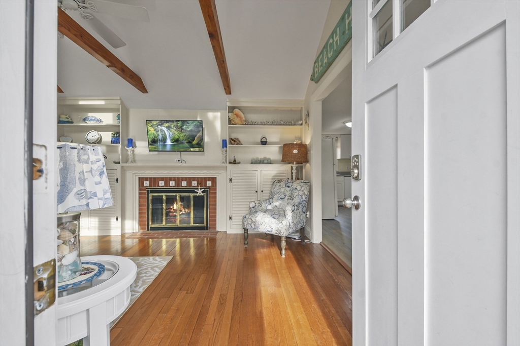 16 Indian Pond Rd