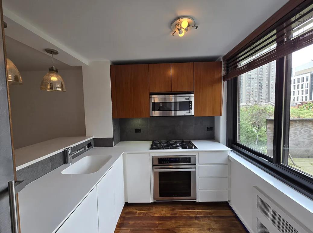 515 E 72nd Street 4-B