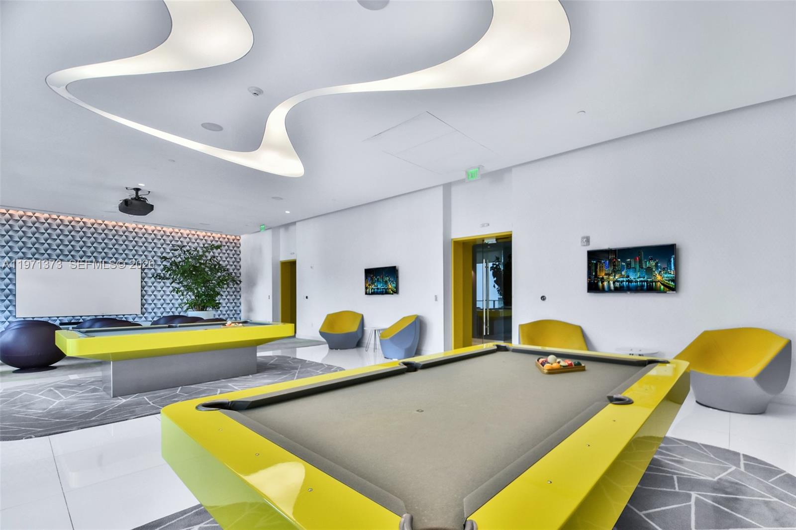 501 NE 31st St # 203