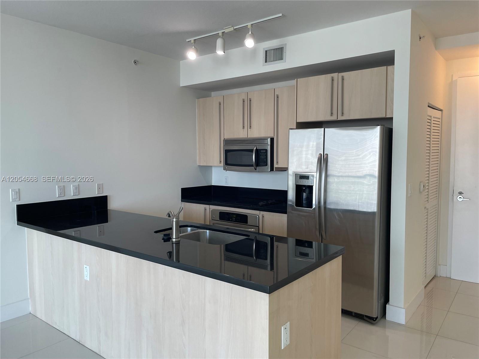 79 SW 12 ST Unit: 3011-S