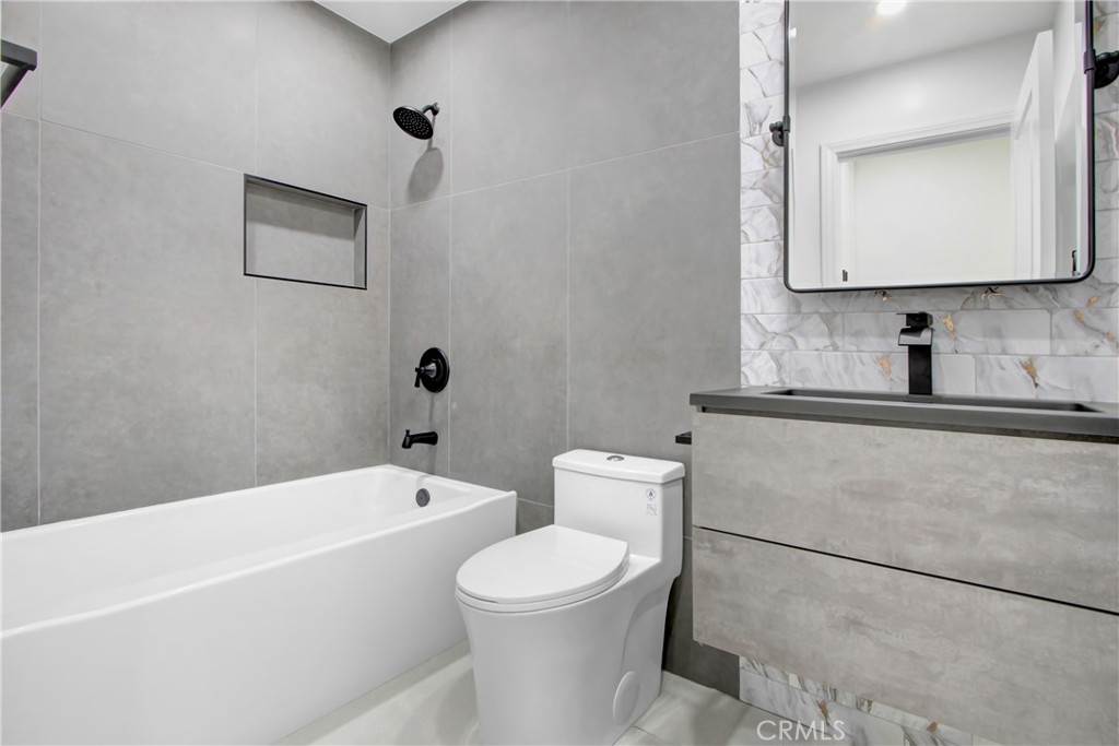 1009 Kirkwood Avenue