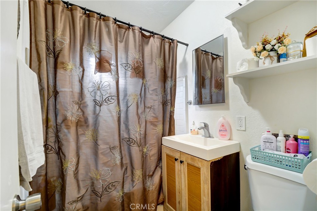 8451 Cottonwood Avenue