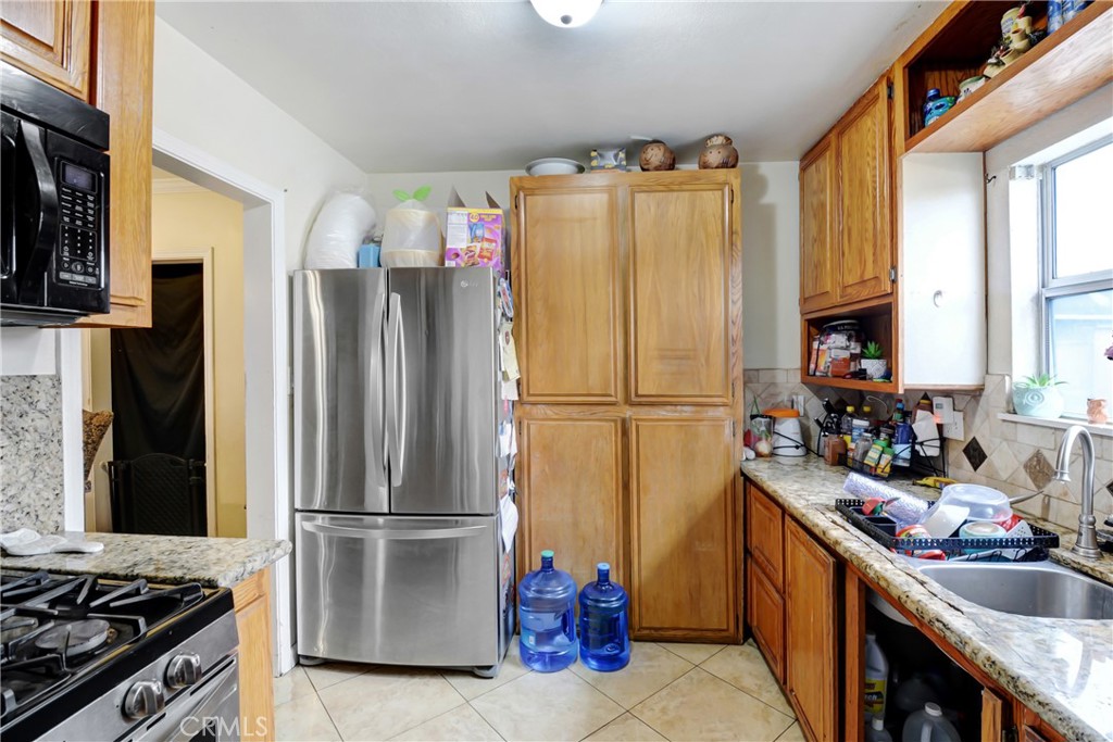 8451 Cottonwood Avenue