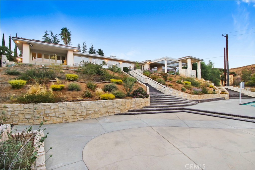 8800 Avenida Miravilla