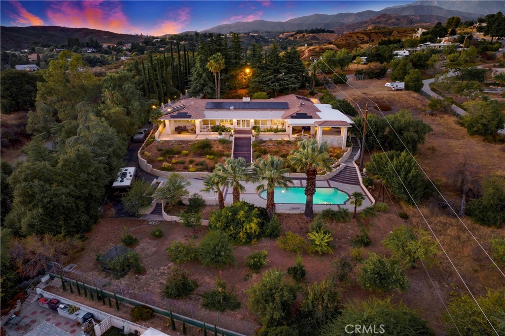 8800 Avenida Miravilla