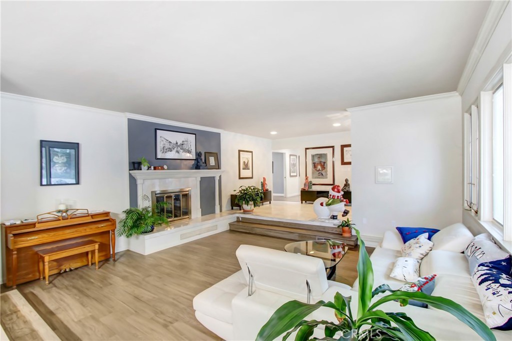 8800 Avenida Miravilla