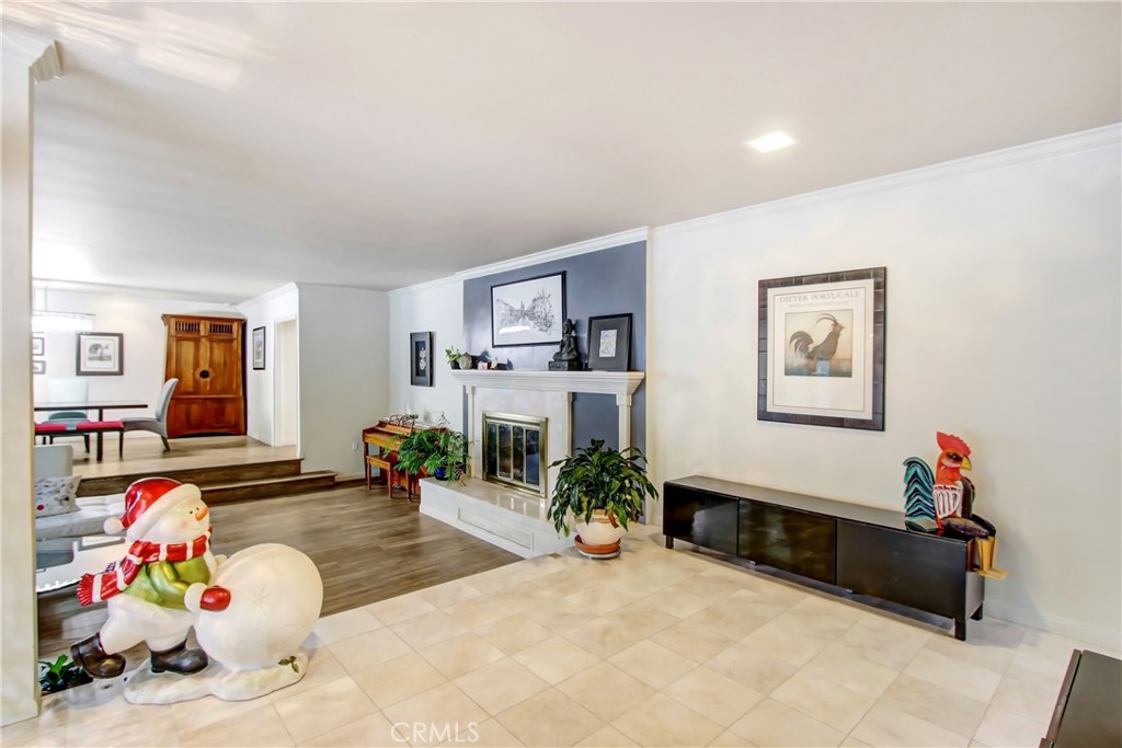 8800 Avenida Miravilla