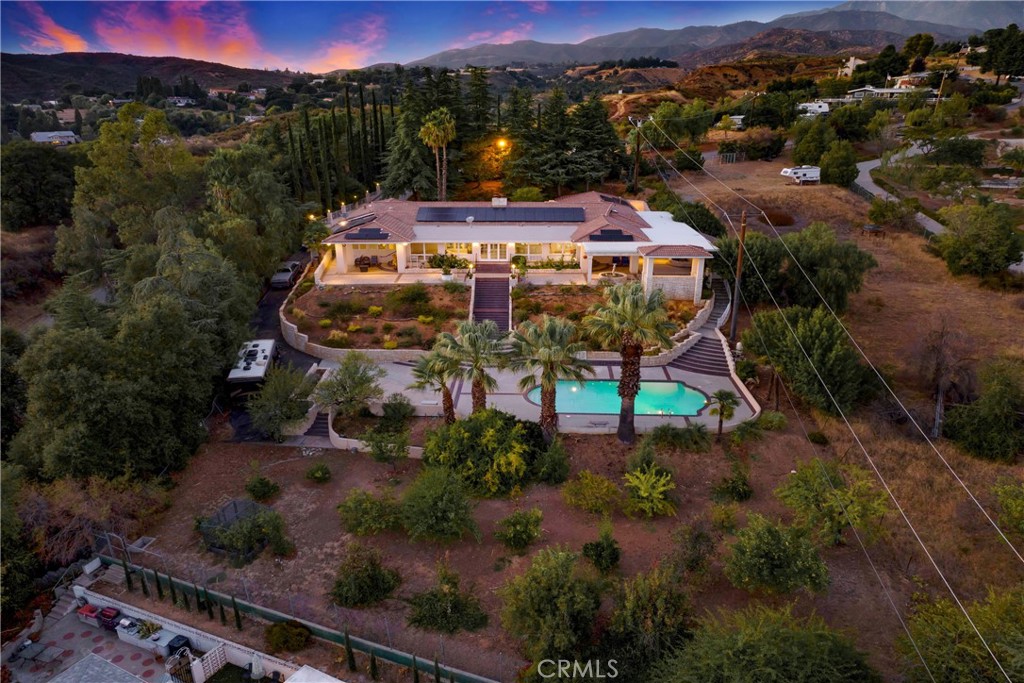 8800 Avenida Miravilla