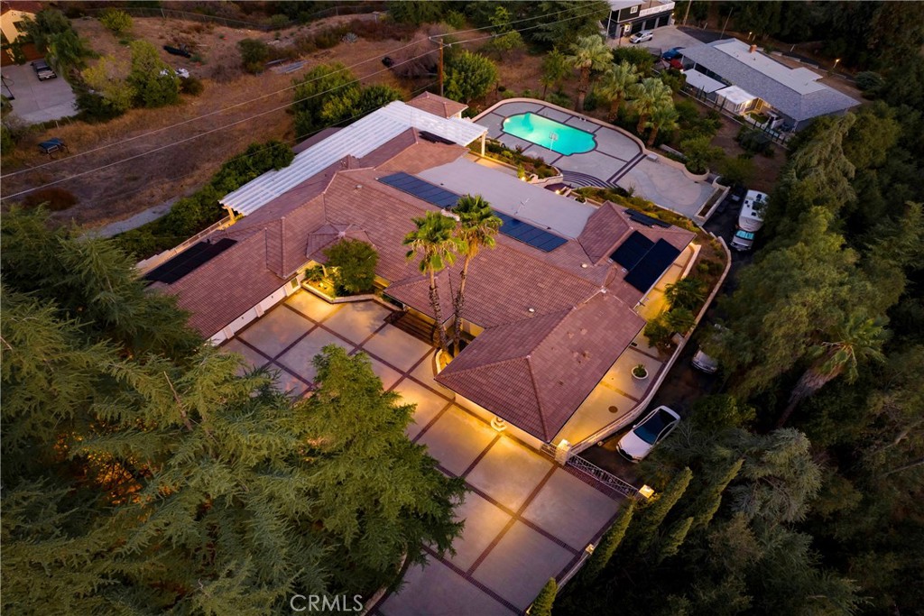 8800 Avenida Miravilla