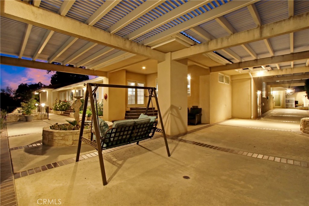 8800 Avenida Miravilla