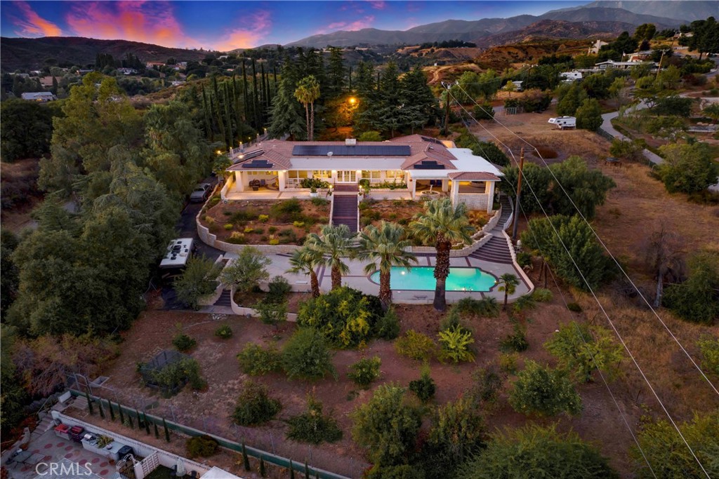 8800 Avenida Miravilla