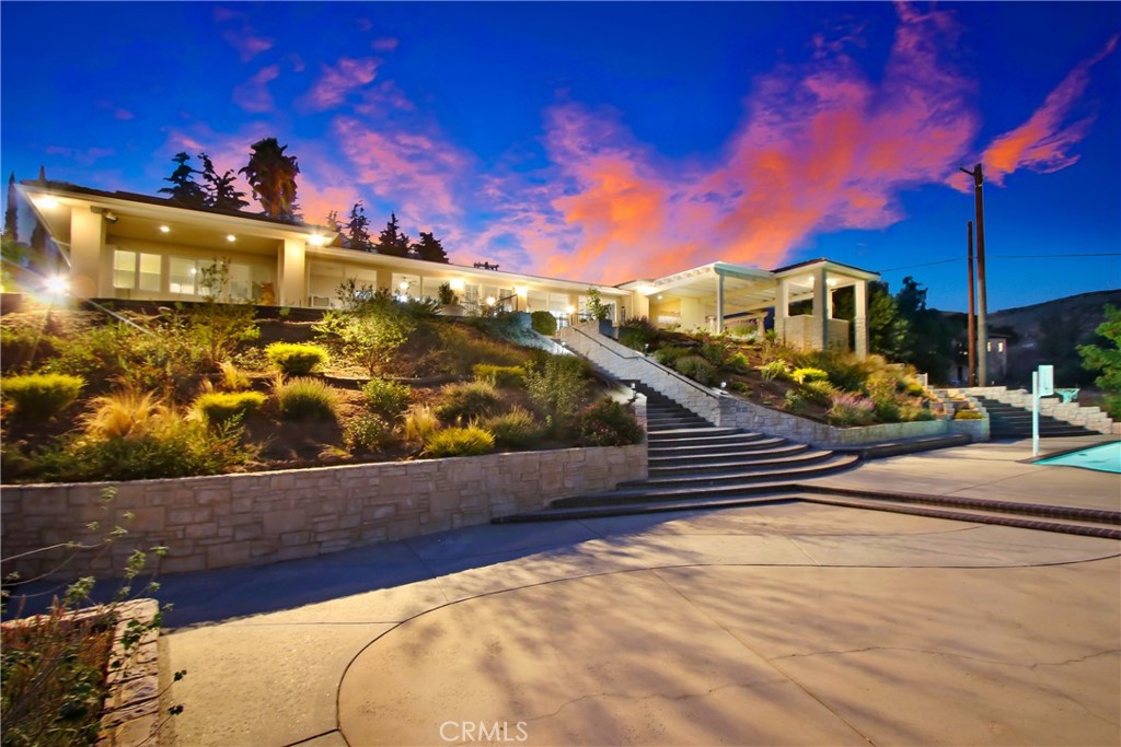 8800 Avenida Miravilla