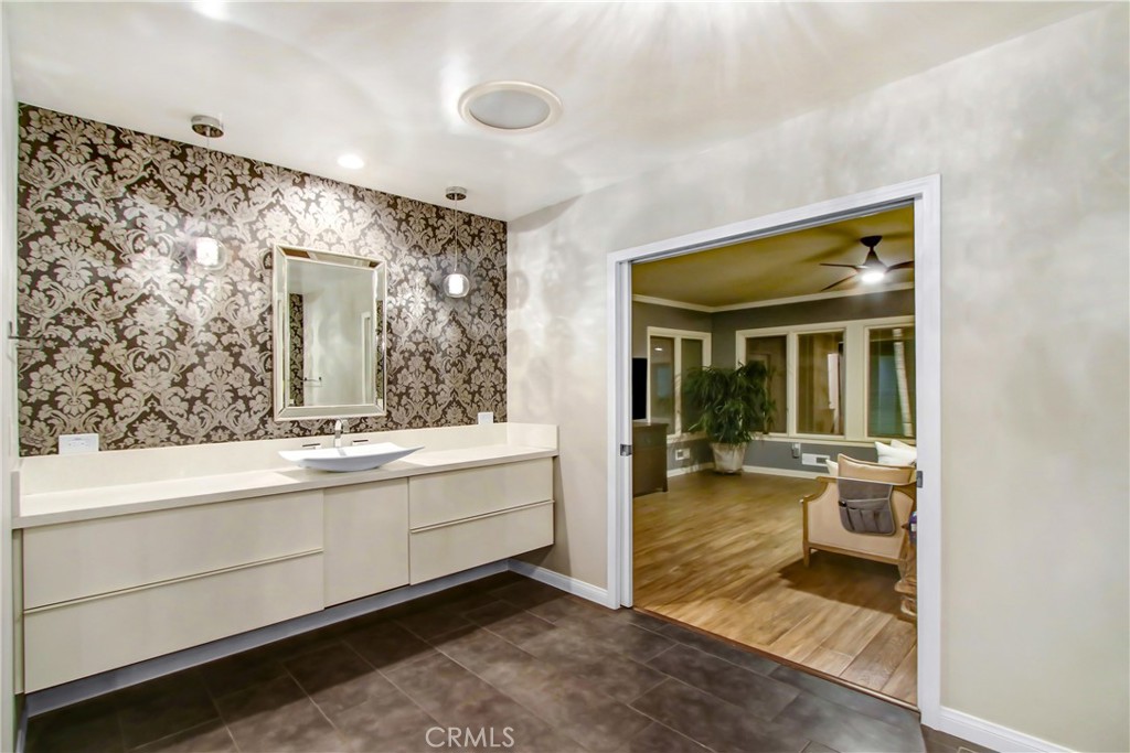 8800 Avenida Miravilla