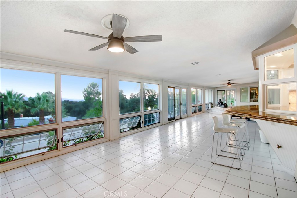 8800 Avenida Miravilla