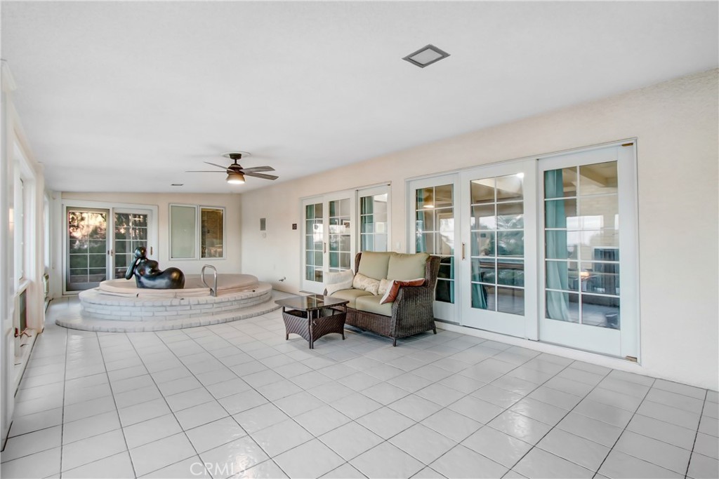 8800 Avenida Miravilla