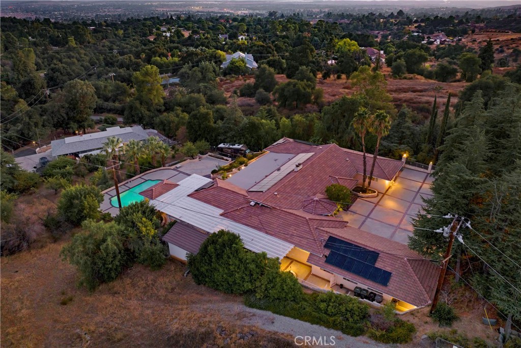 8800 Avenida Miravilla