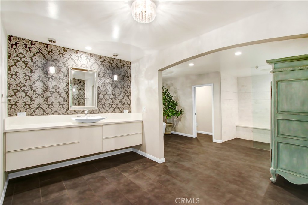 8800 Avenida Miravilla