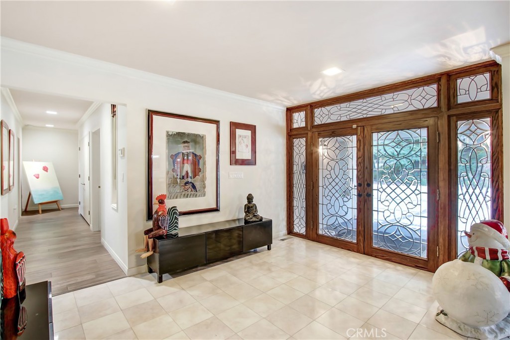 8800 Avenida Miravilla