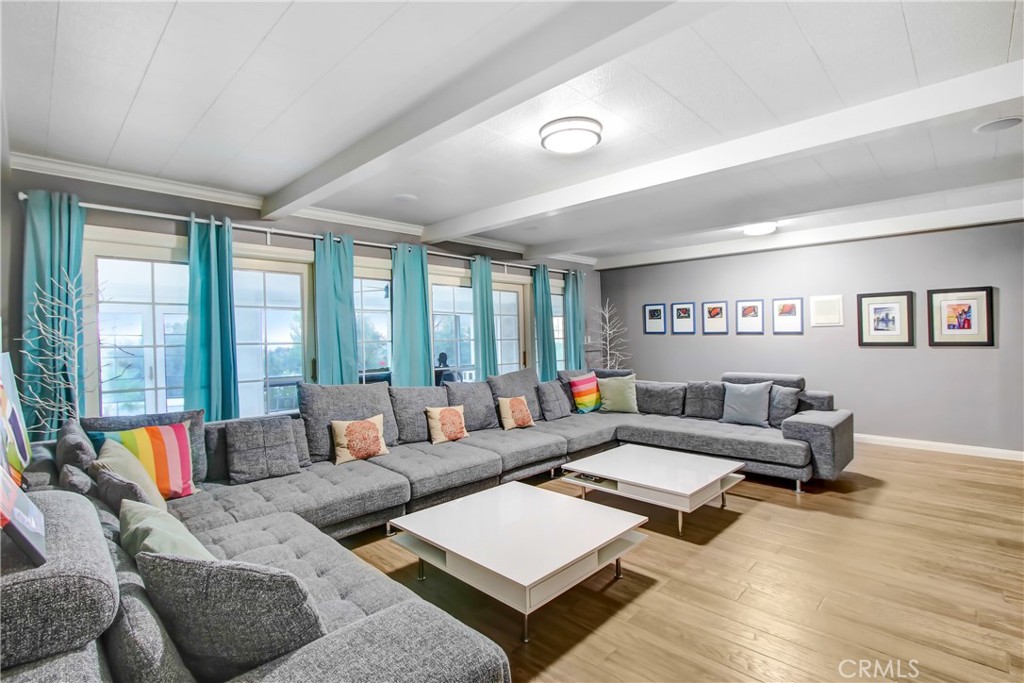 8800 Avenida Miravilla