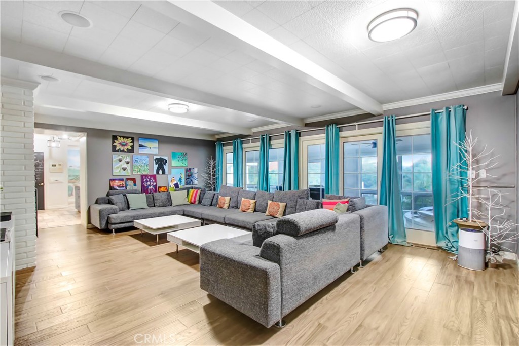 8800 Avenida Miravilla