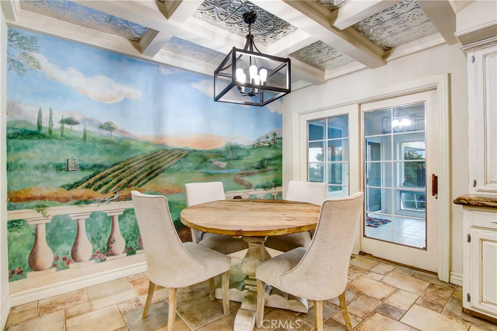 8800 Avenida Miravilla