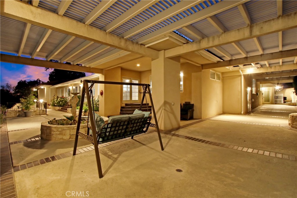 8800 Avenida Miravilla