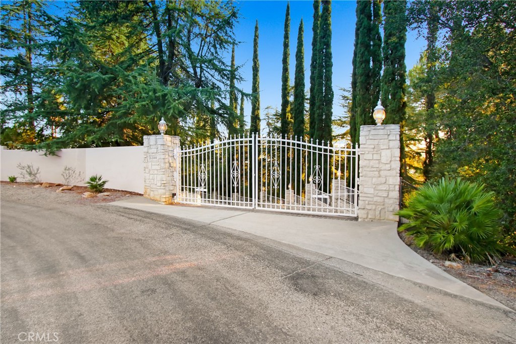 8800 Avenida Miravilla