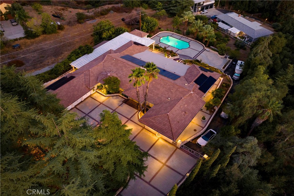 8800 Avenida Miravilla