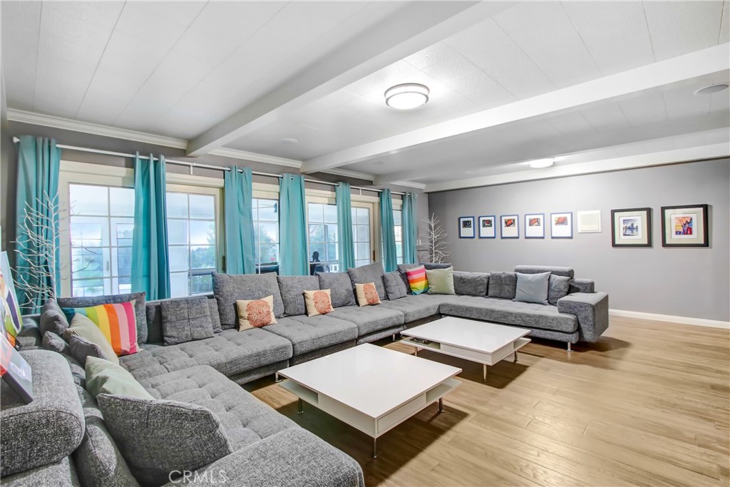 8800 Avenida Miravilla