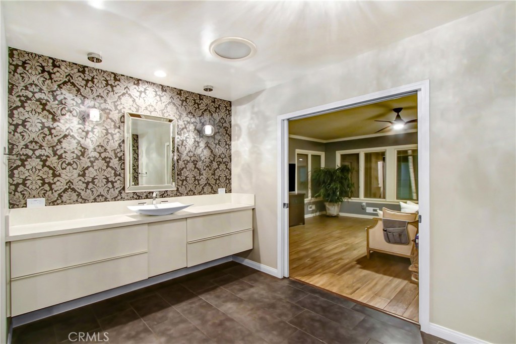 8800 Avenida Miravilla