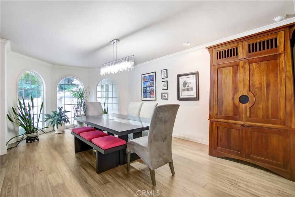 8800 Avenida Miravilla