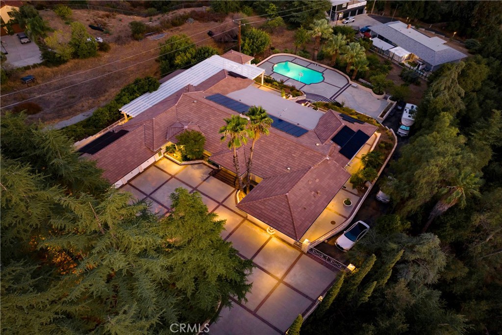 8800 Avenida Miravilla