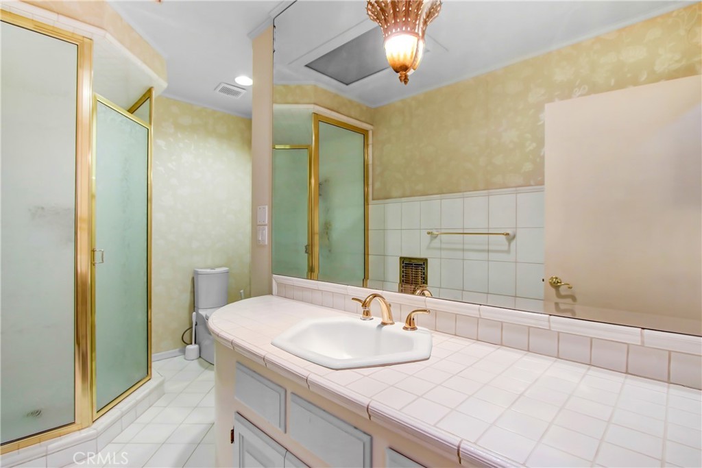 8800 Avenida Miravilla