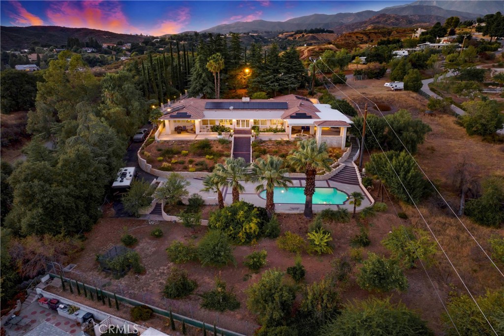 8800 Avenida Miravilla