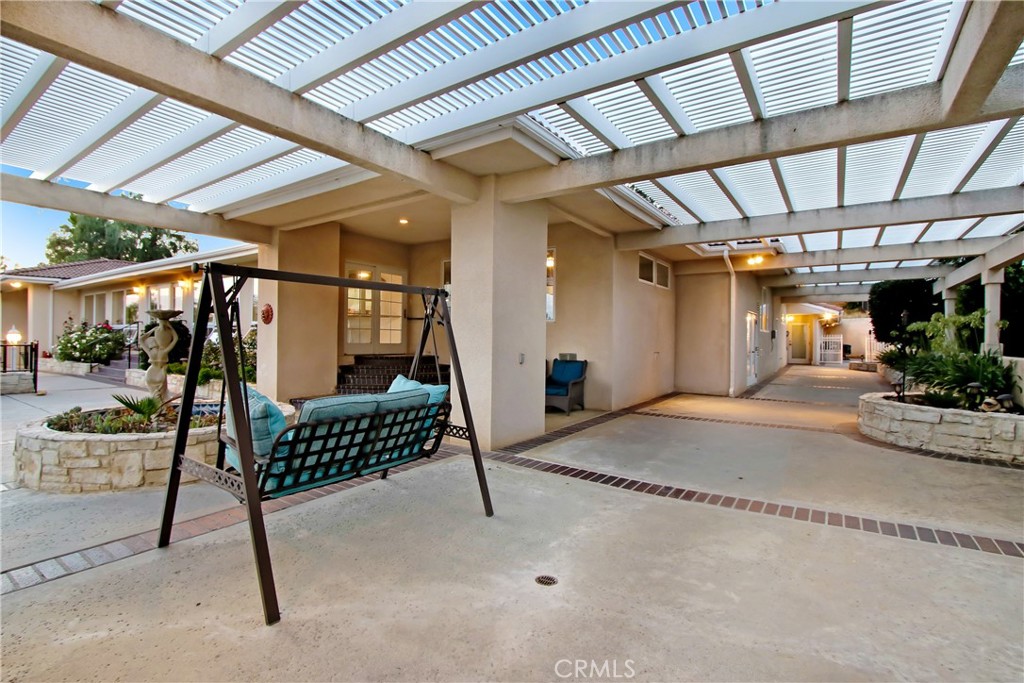 8800 Avenida Miravilla