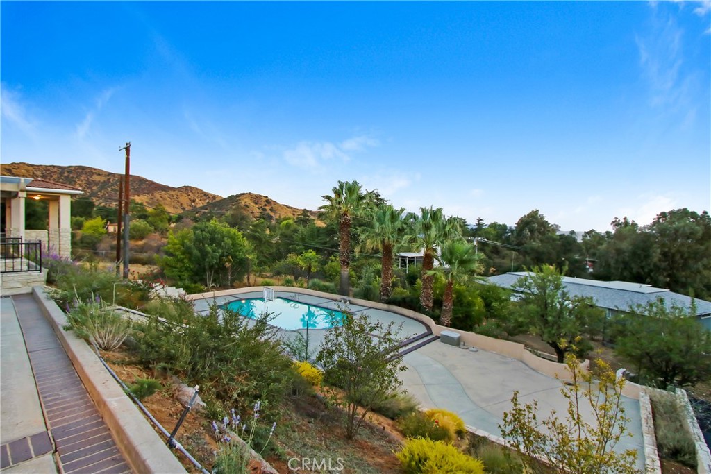 8800 Avenida Miravilla