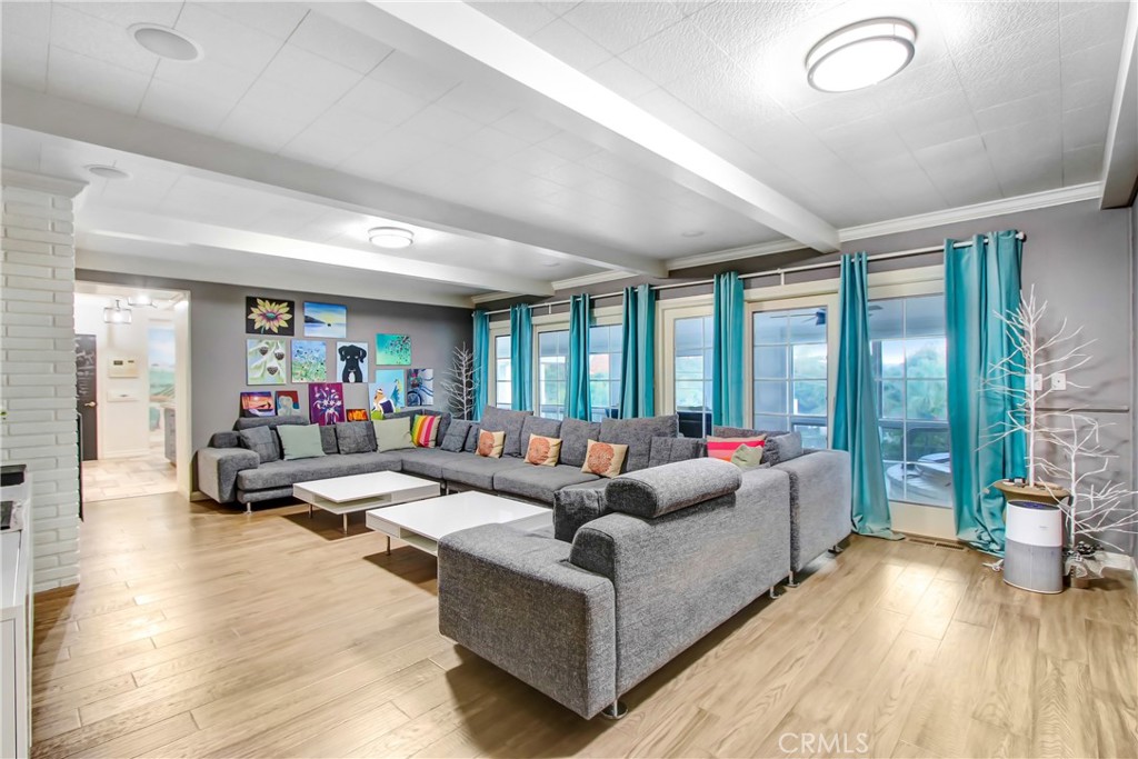 8800 Avenida Miravilla