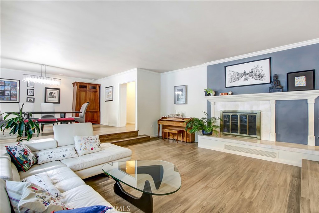 8800 Avenida Miravilla