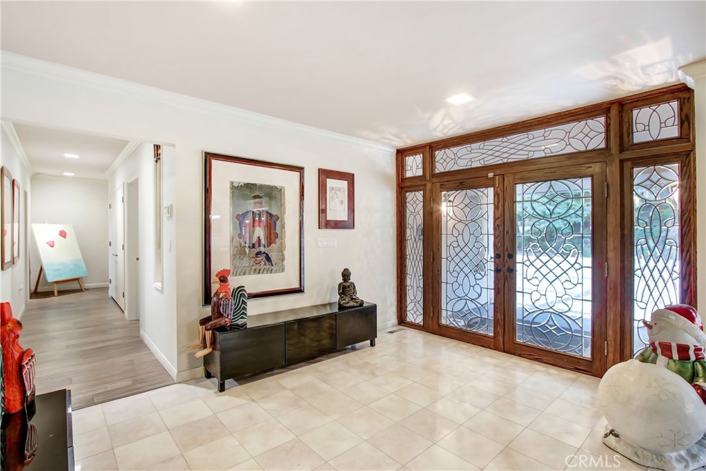 8800 Avenida Miravilla