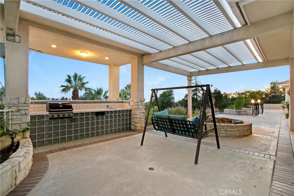 8800 Avenida Miravilla