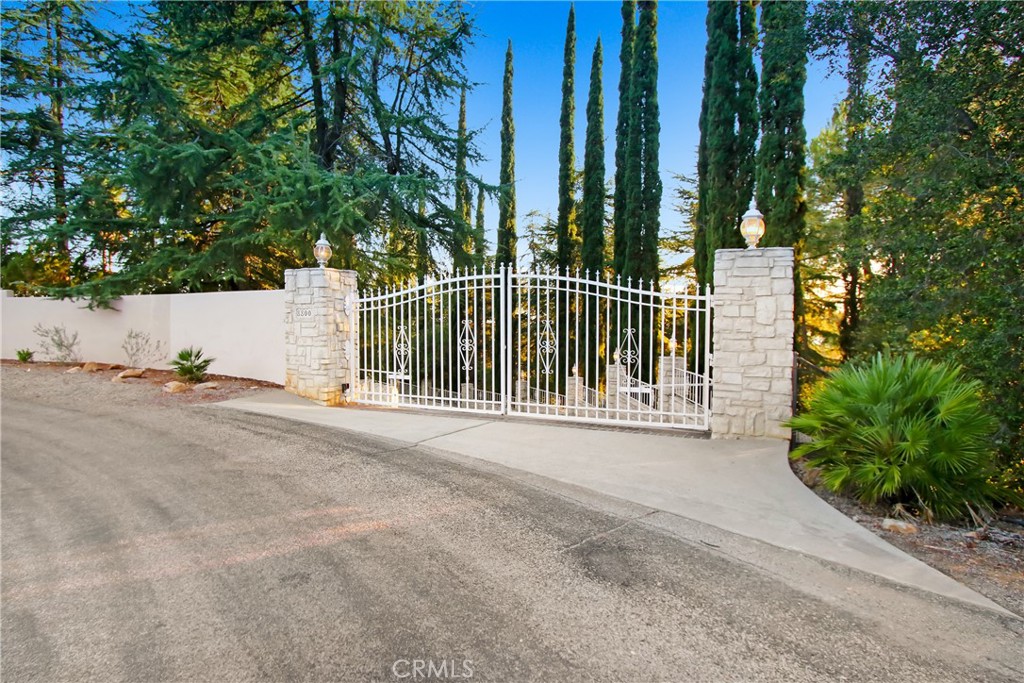 8800 Avenida Miravilla