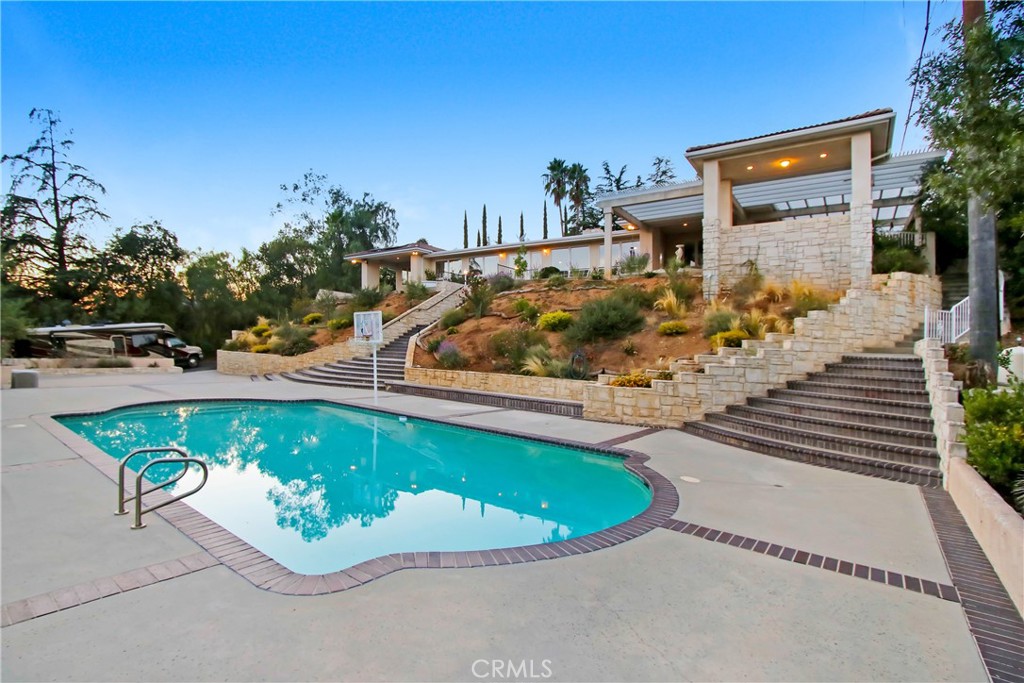 8800 Avenida Miravilla