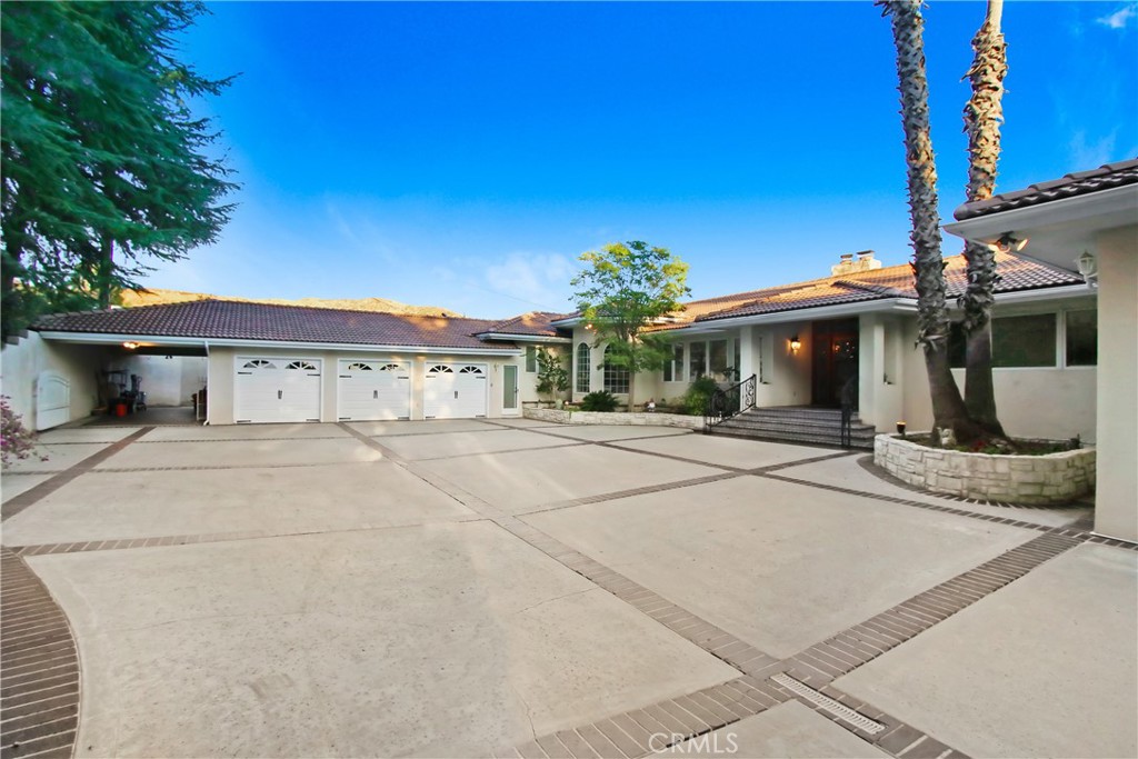 8800 Avenida Miravilla