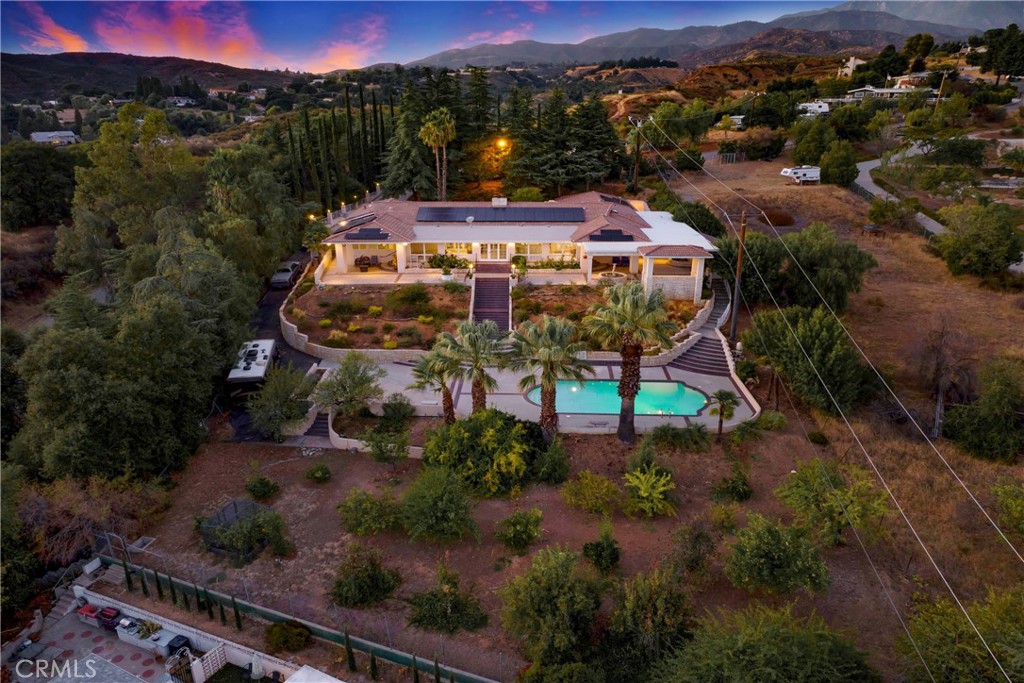 8800 Avenida Miravilla