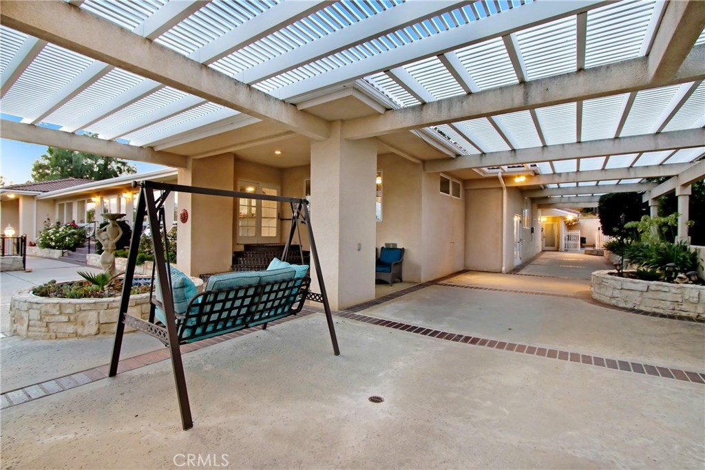 8800 Avenida Miravilla