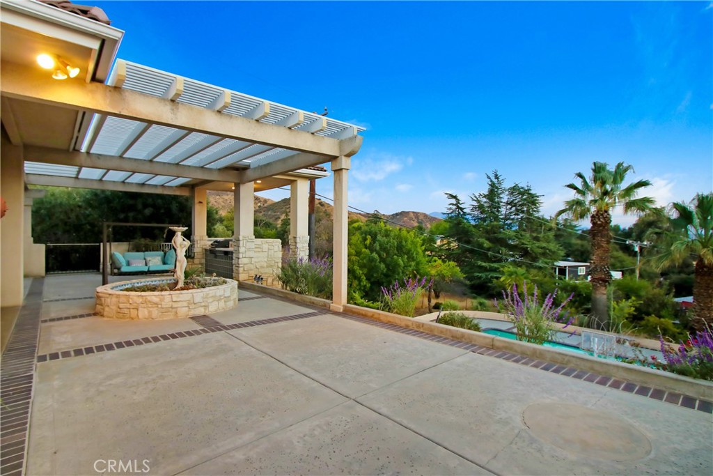 8800 Avenida Miravilla