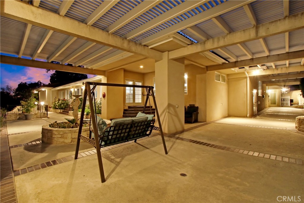 8800 Avenida Miravilla